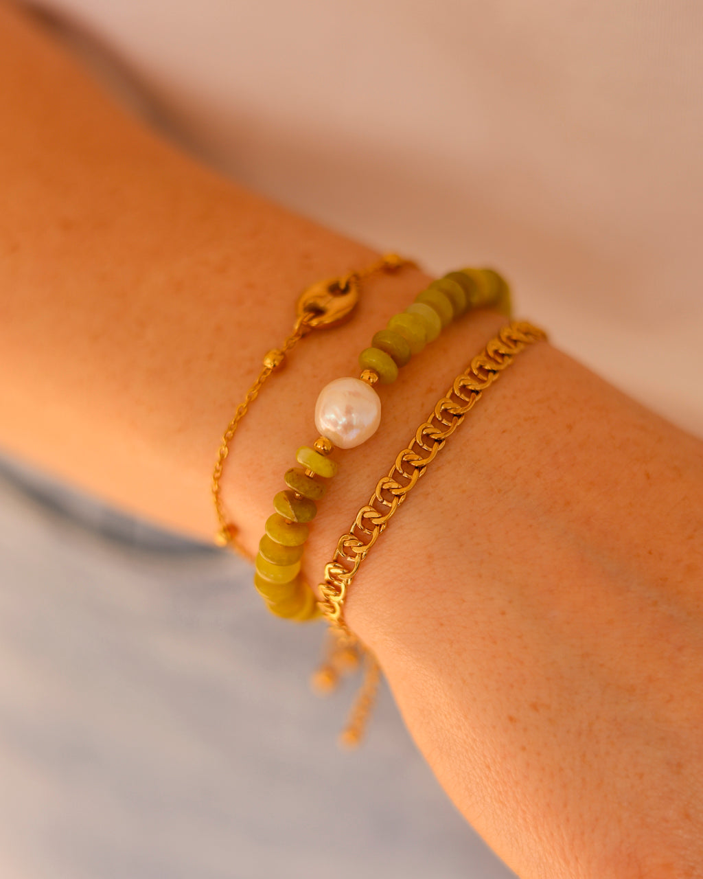 De leukste, vrolijkste en makkelijk te combineren kralen armbandjes vind je hier!