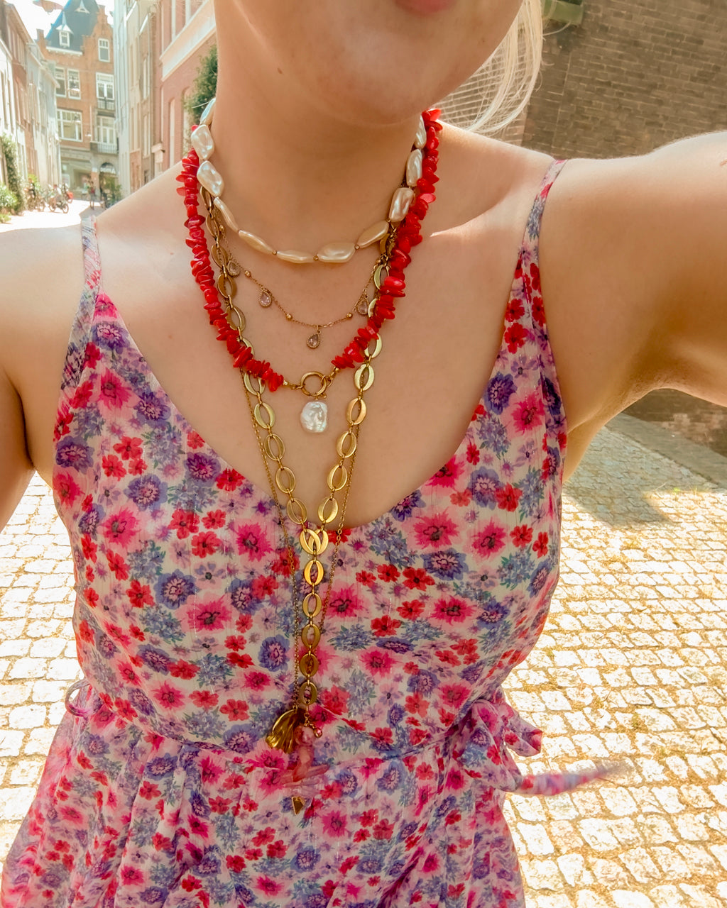 Ketting Sunset Heat Red Coral op model
