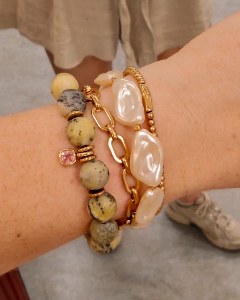 Armband Summer Glow Rectangle Links op model