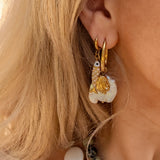 Oorbellen Coastal Treasures Baroque Pearl & Charm