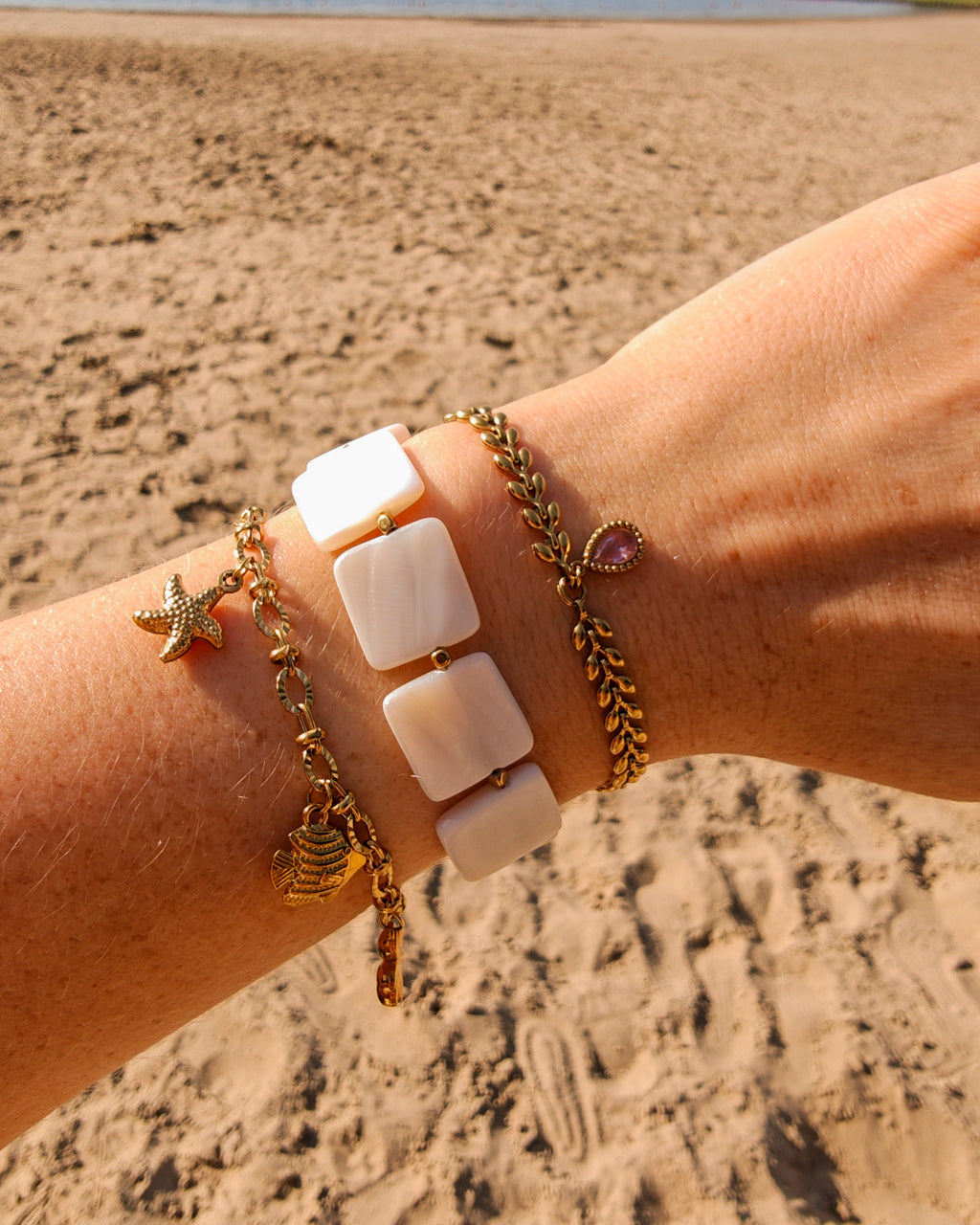 BLOSS sieraden op model