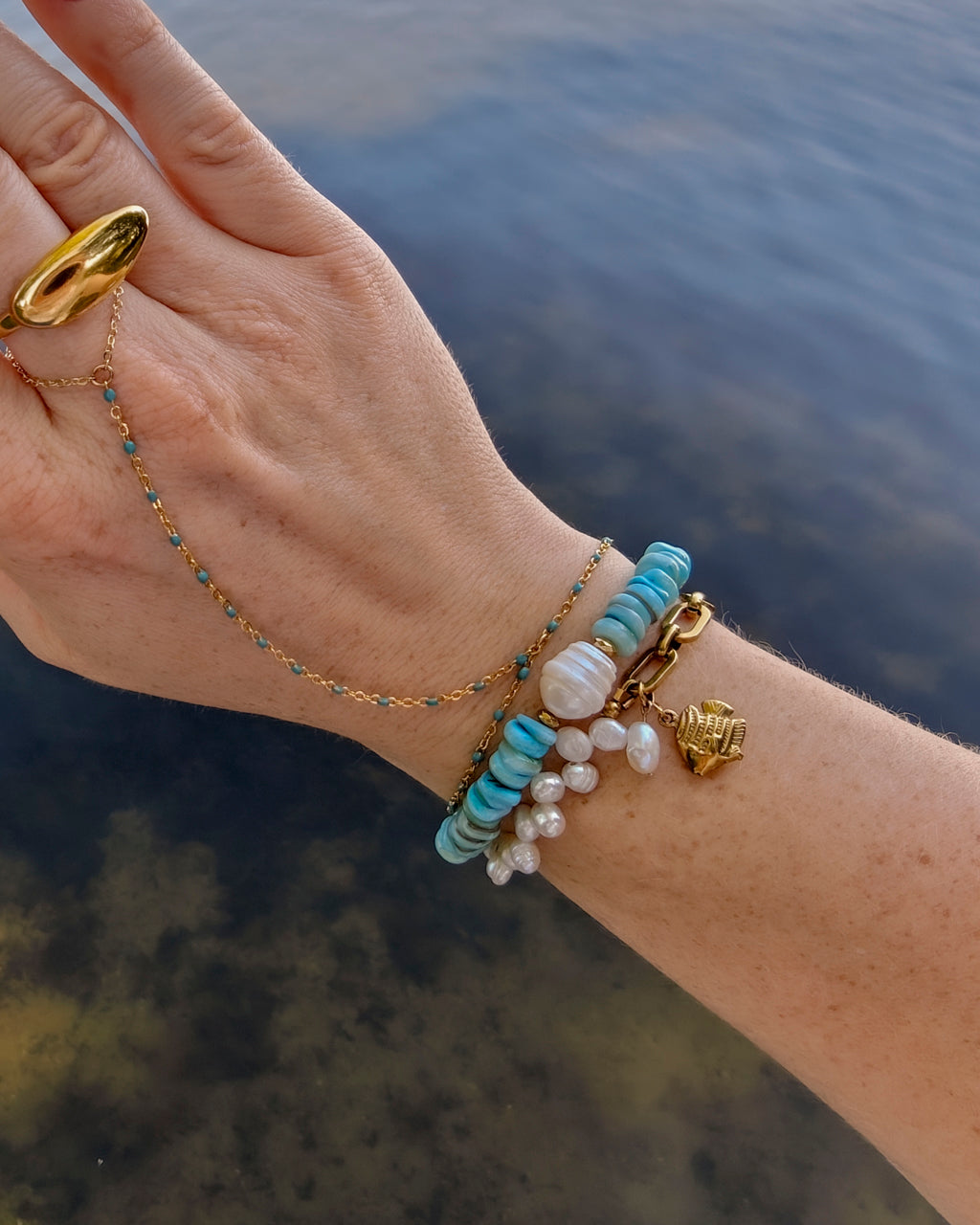BLOSS sieraden op model