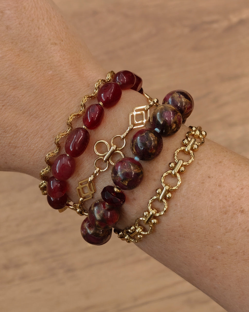 Fleurette Armband gecombineerd met kralenarmbanden | gedragen