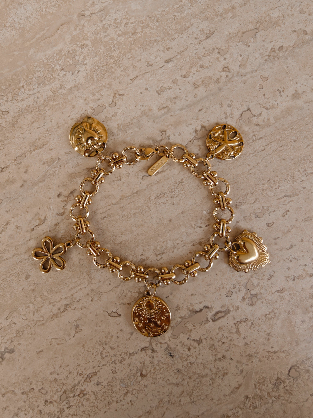 Coquette gouden bedelarmband uit de BLOSS Essentials collectie