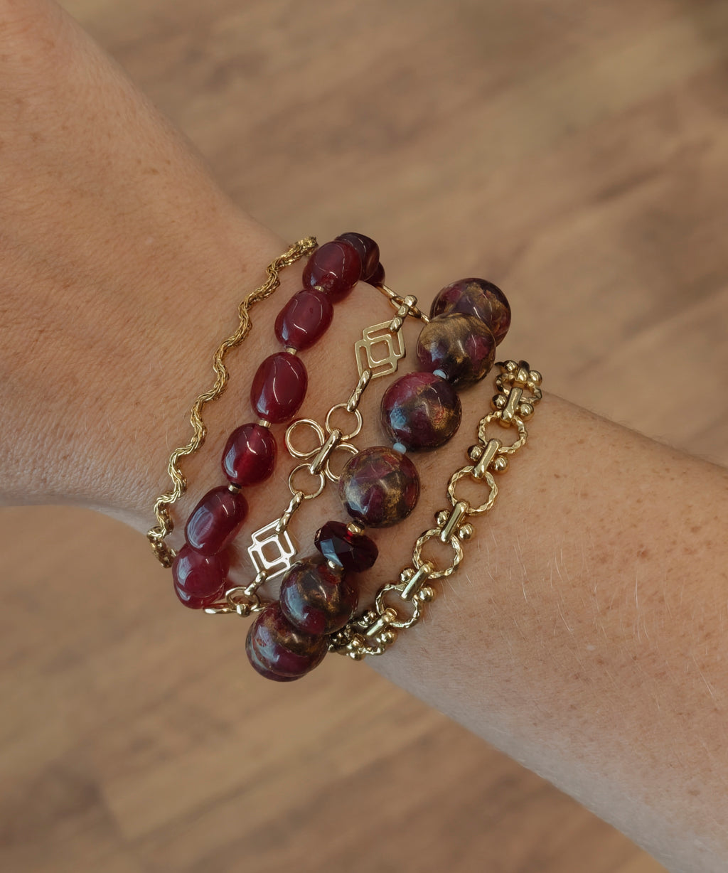BLOSS sieraden op model | gedragen