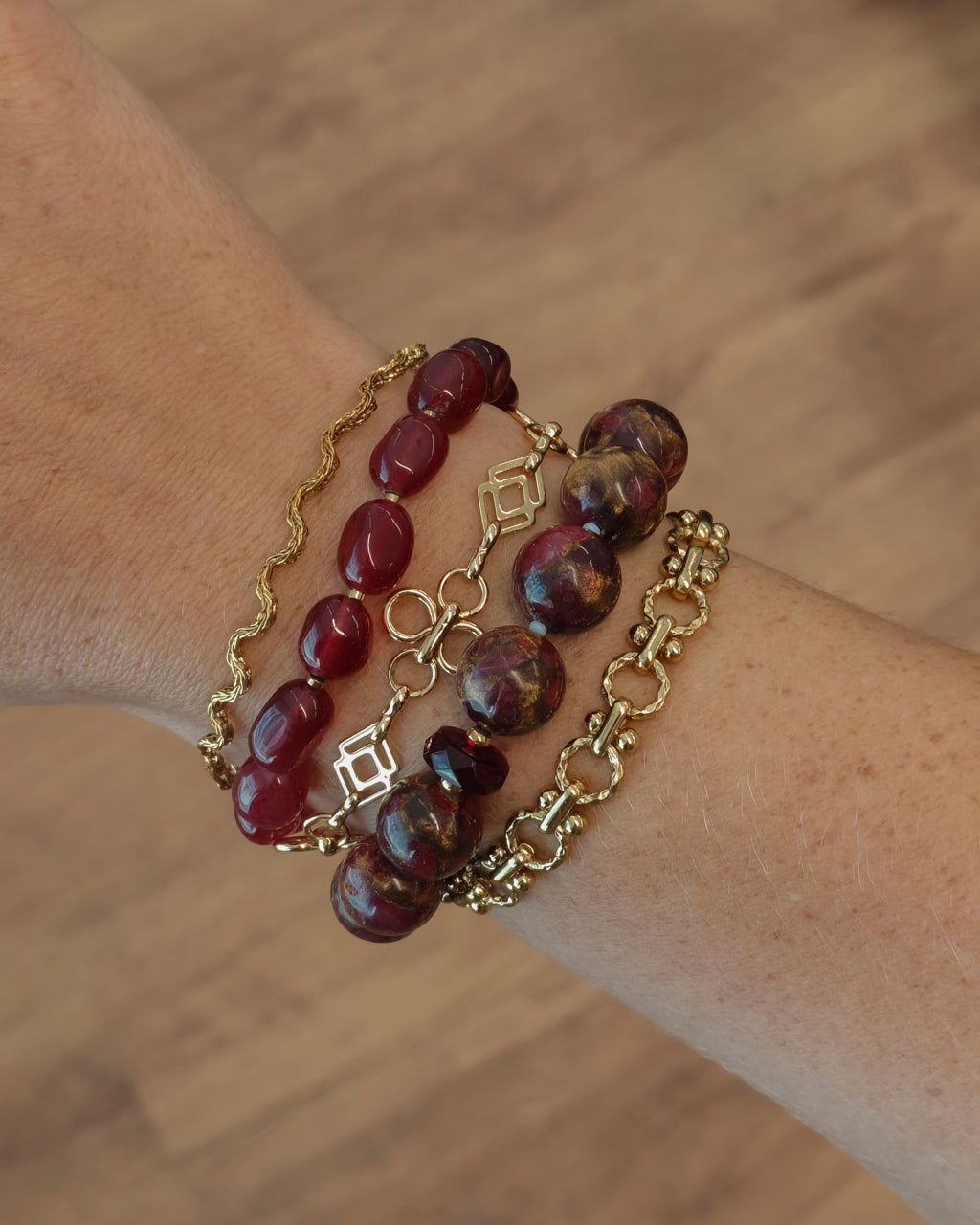 BLOSS sieraden op model