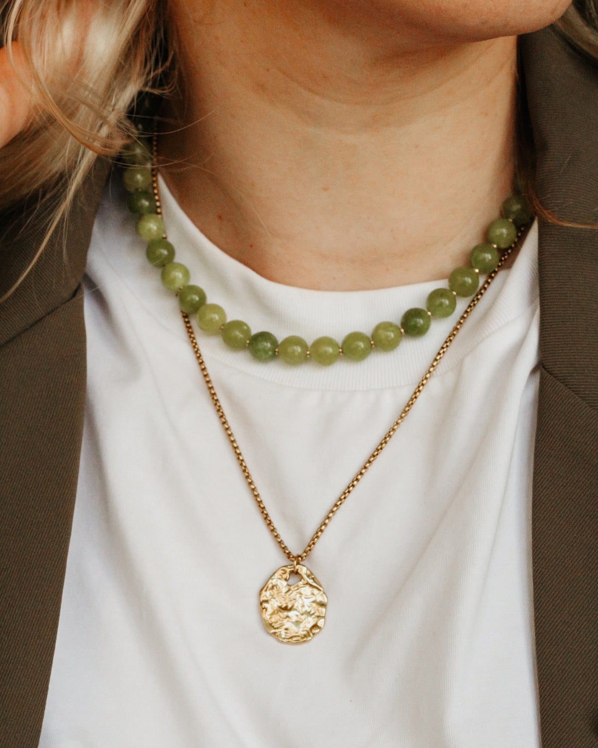 Ketting Matcha Green Beads op model