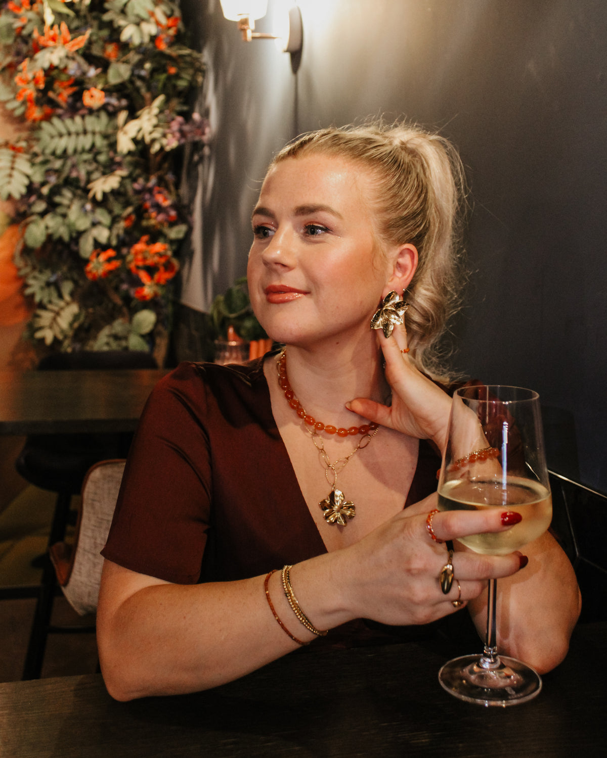 BLOSS sieraden op model