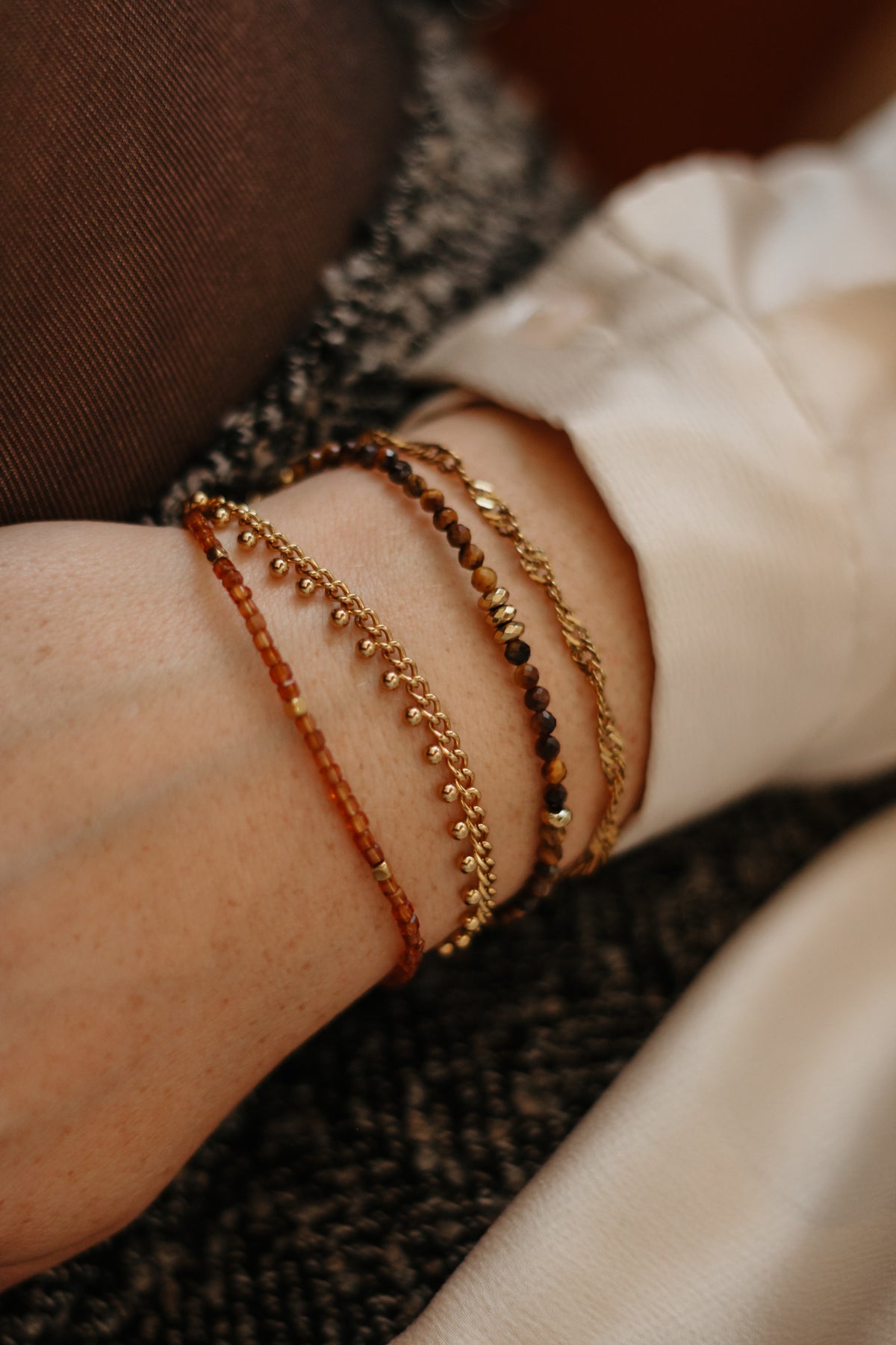 Armband Hangende bolletjes op model