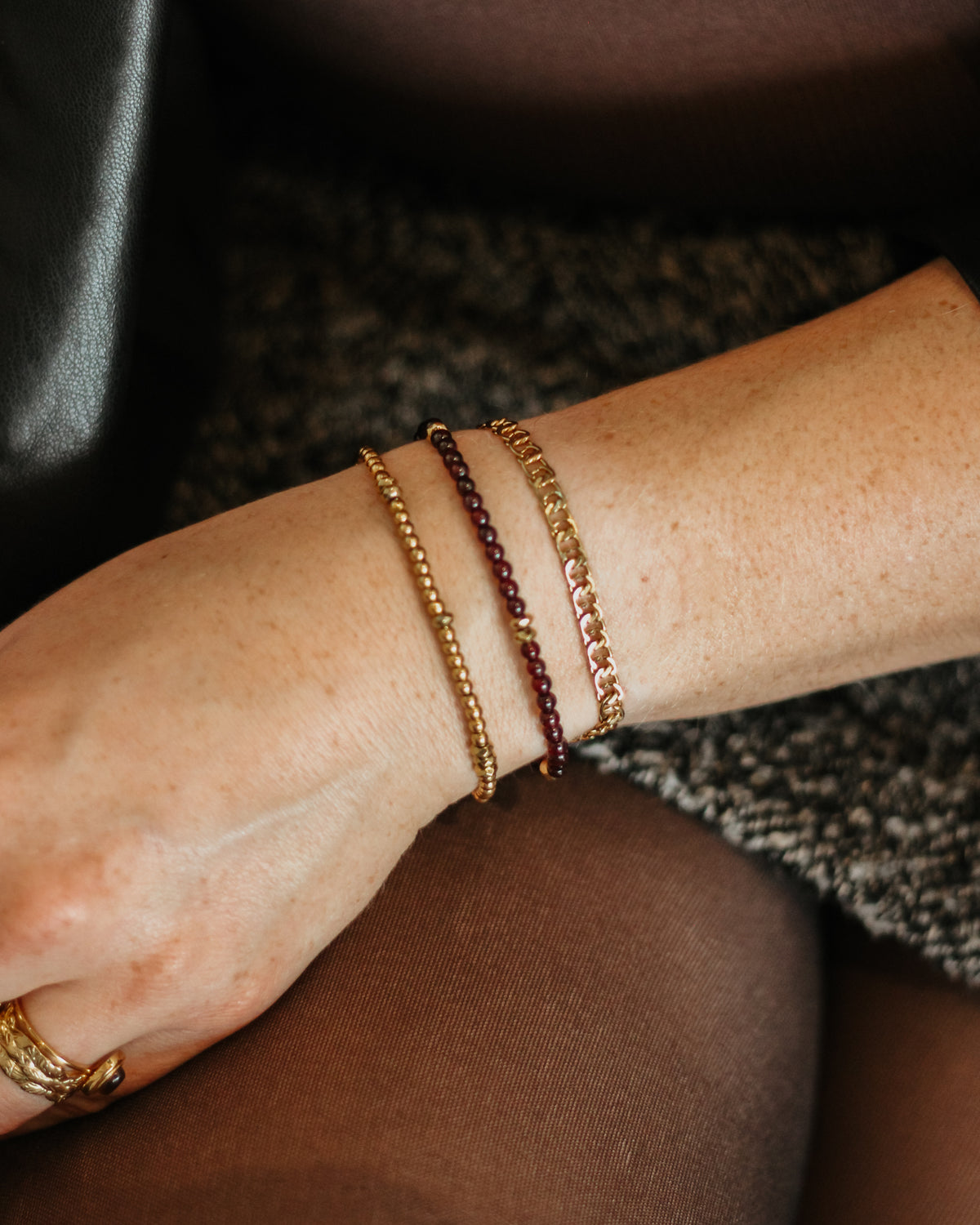 Armband Pretzel Links op model