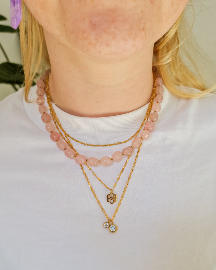 BLOSS sieraden op model