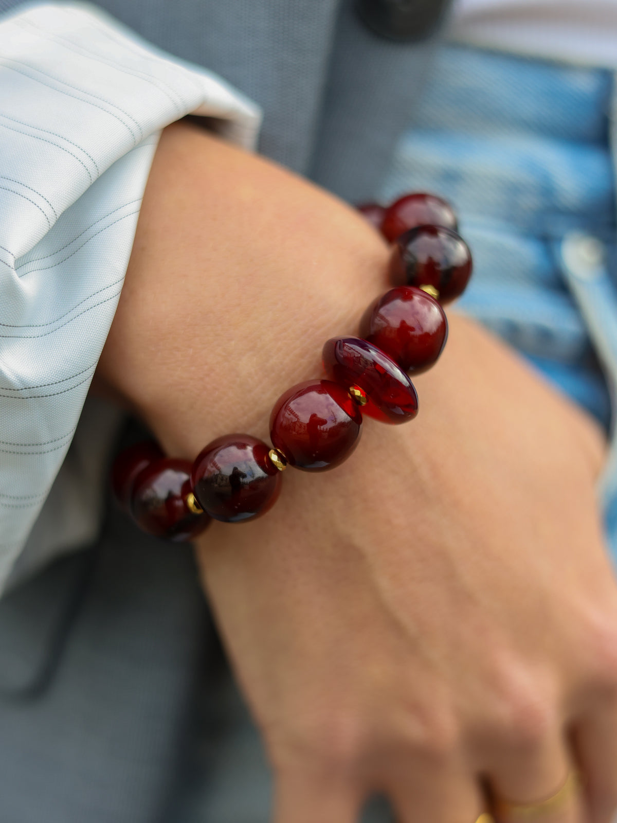 Armband Merlot Bold op model