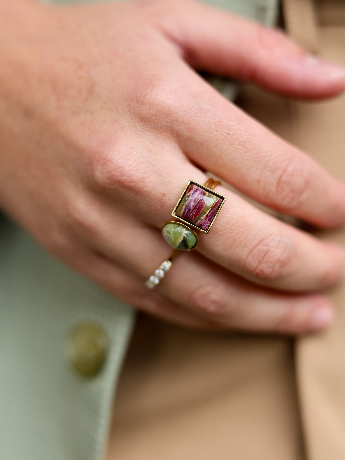 Ring Merlot Olive Stone Square op model