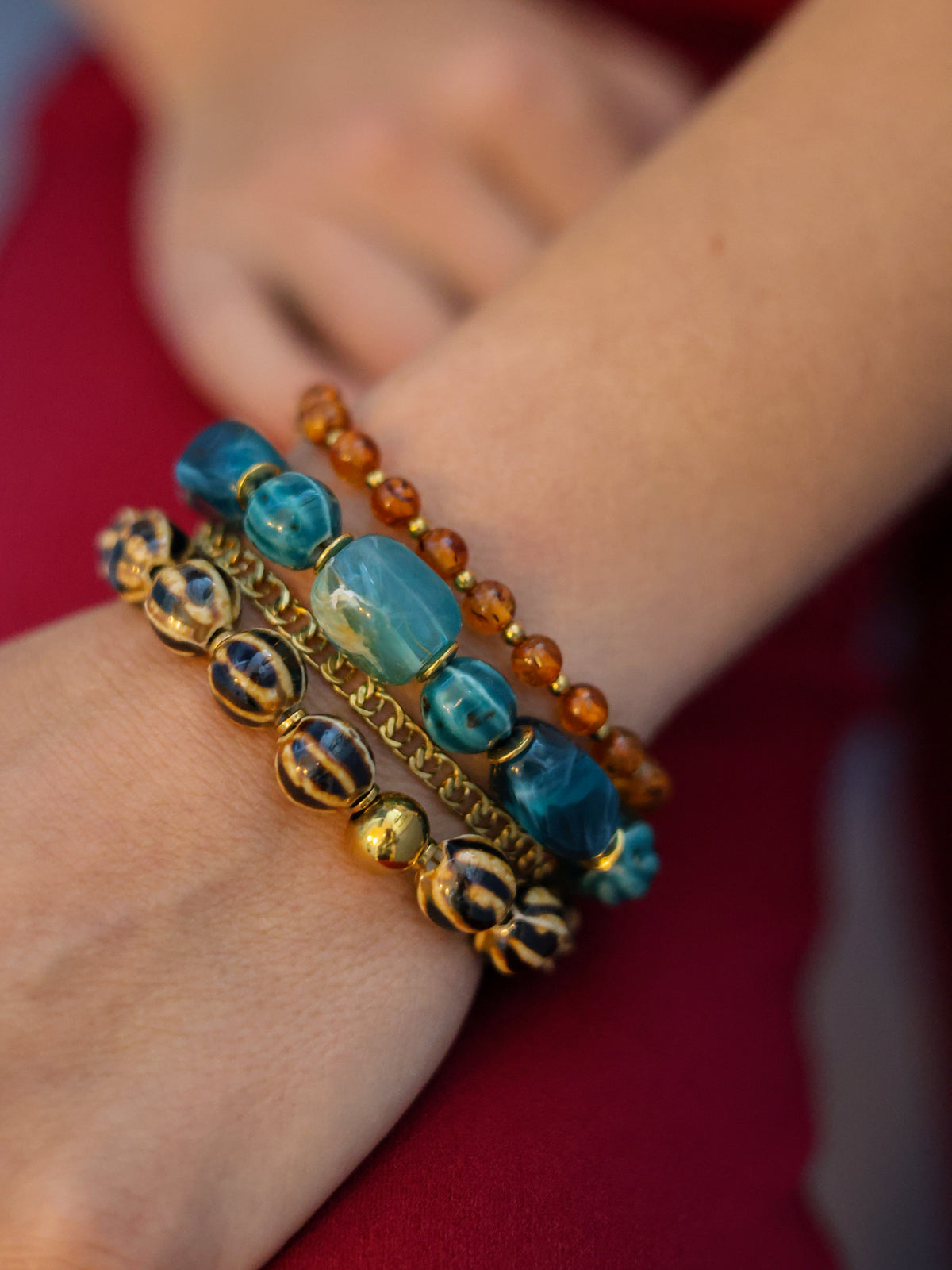 Armband Golden Ember op model