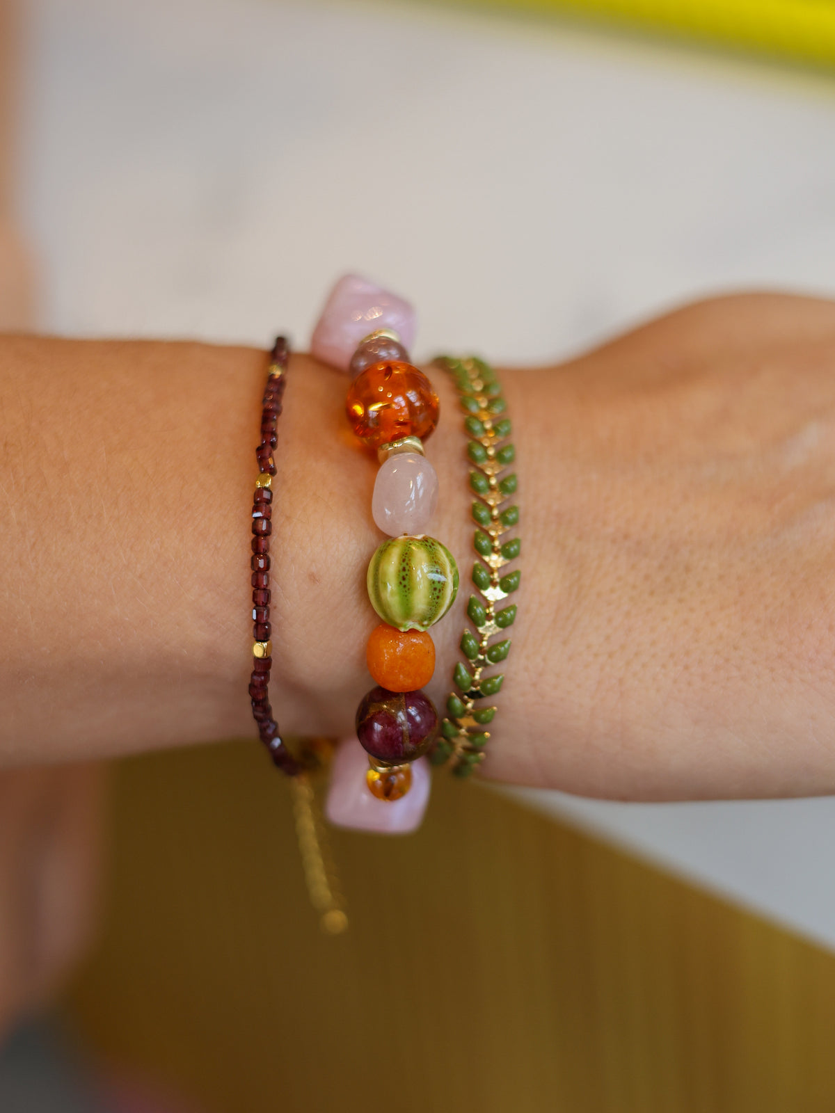 Armband Blush Grove op model