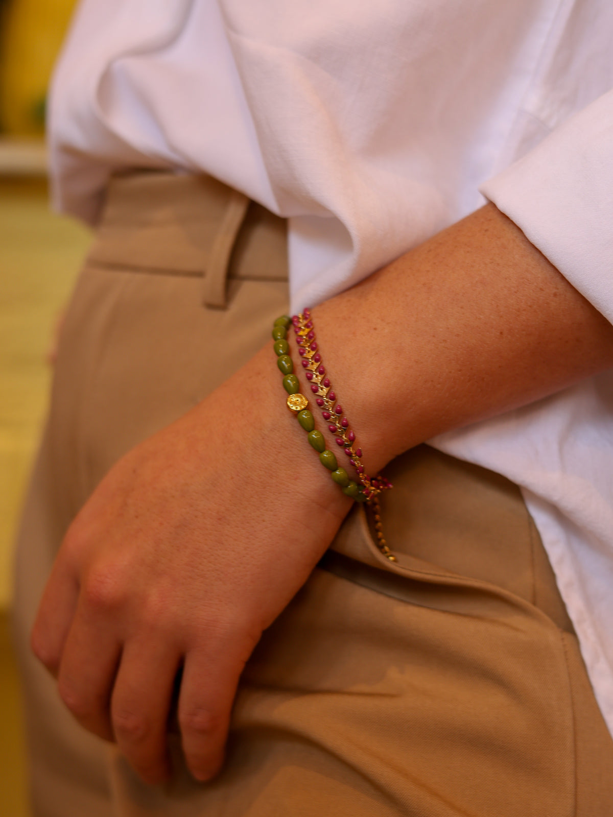 Armband Magenta Link op model