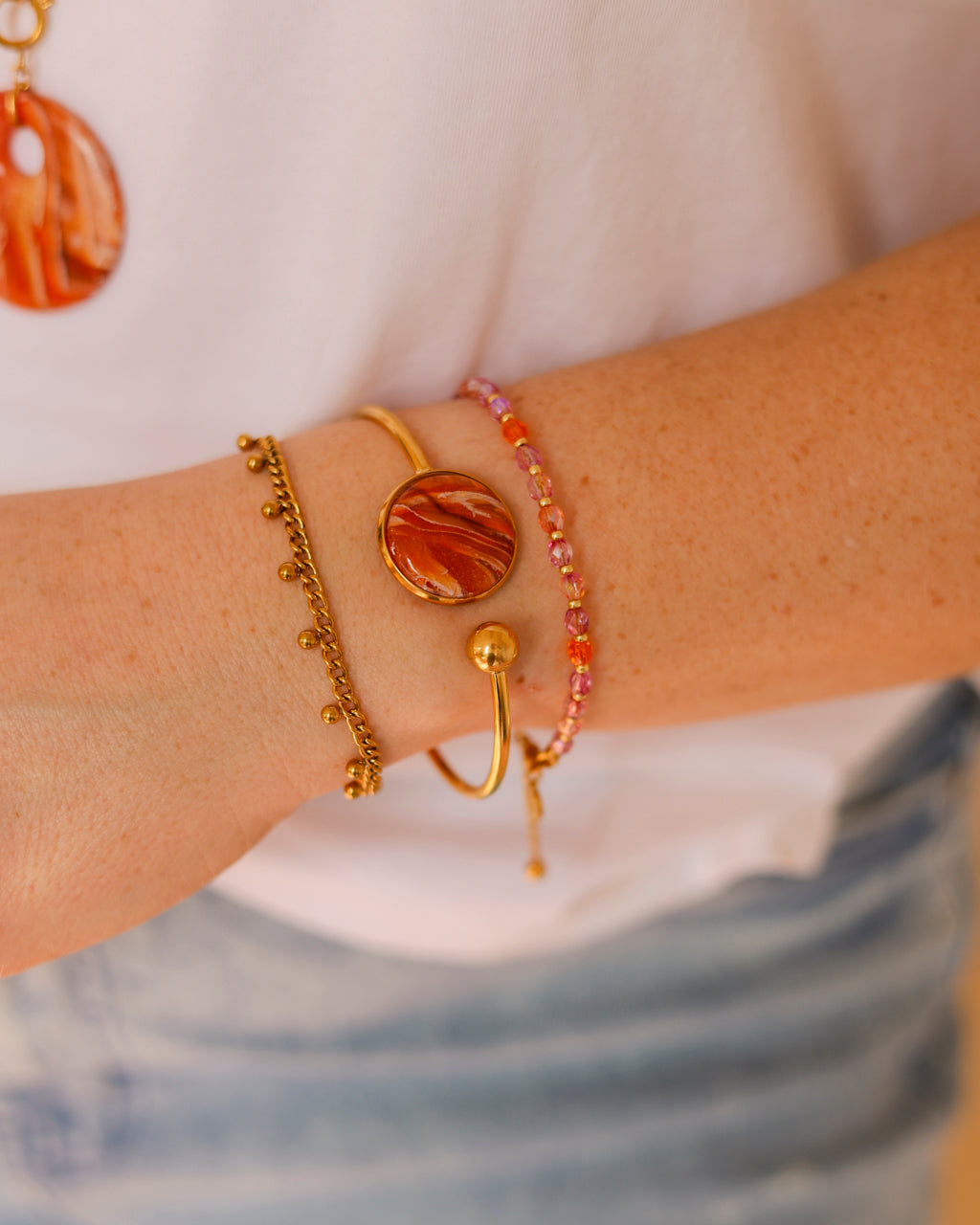 Armband Cuff Sunset Carnelian op model