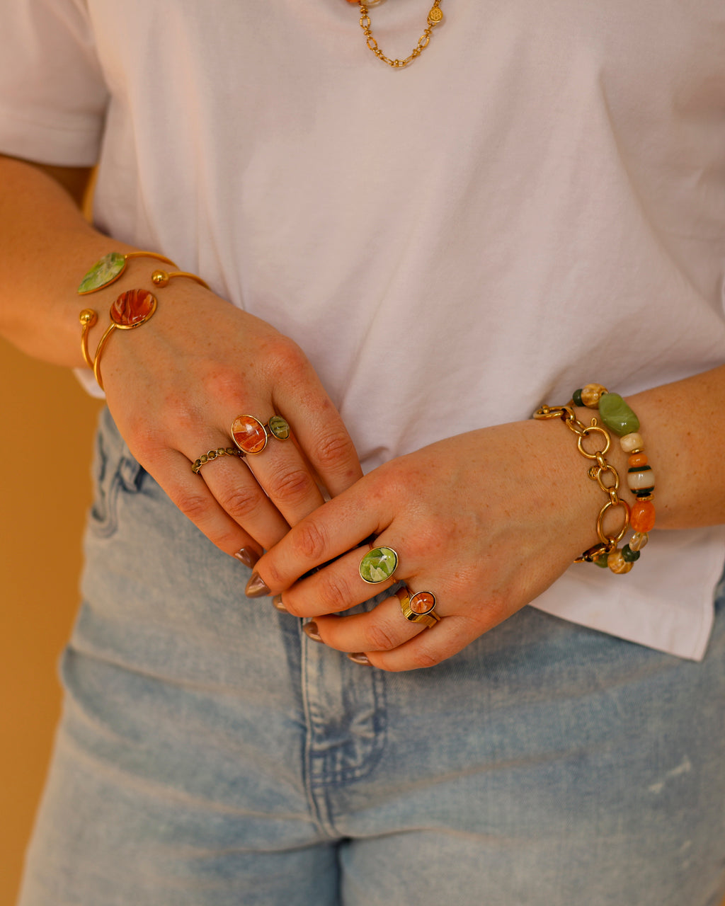 BLOSS sieraden op model