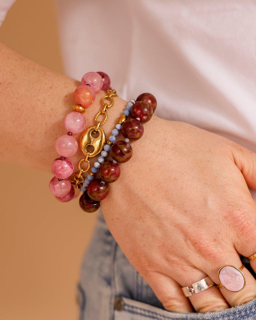 BLOSS sieraden op model